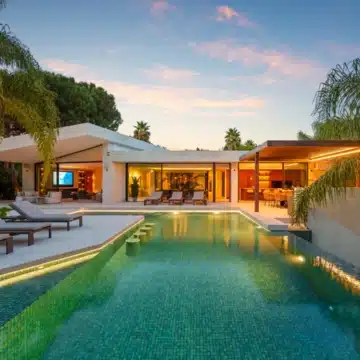 Majestic villa with beautiful open views in Las Chapas, Marbella East Picture 37