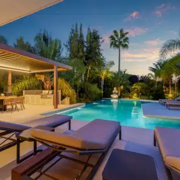 Majestic villa with beautiful open views in Las Chapas, Marbella East Picture 40