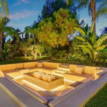 Majestic villa with beautiful open views in Las Chapas, Marbella East Picture 43