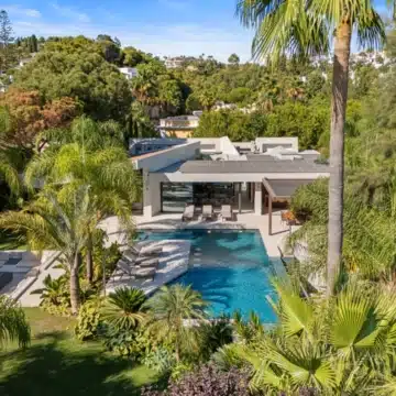 Majestic villa with beautiful open views in Las Chapas, Marbella East Picture 45