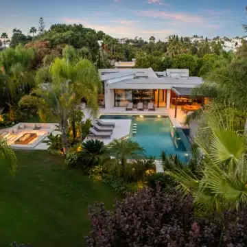 Majestic villa with beautiful open views in Las Chapas, Marbella East Picture 49