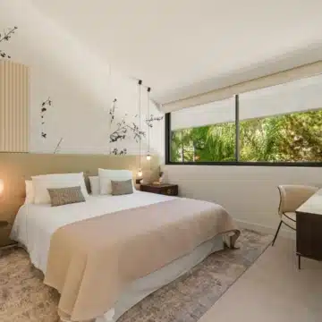 Majestic villa with beautiful open views in Las Chapas, Marbella East Picture 17