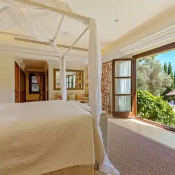Andalusian-style villa with panoramic sea views in Las Lomas del Marbella Club, Marbella Picture 13