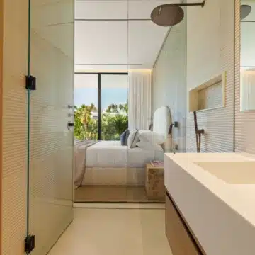 Magnificent 5-bedroom villa in the prestigious Lomas de Marbella Club, Marbella Golden Mile Picture 18