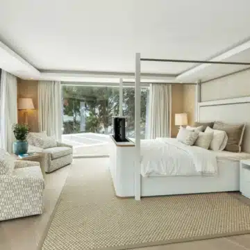 Brand new villa with modern design and classic Andalusian charm in Rocío de Nagüeles, Marbella Picture 6