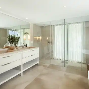 Brand new villa with modern design and classic Andalusian charm in Rocío de Nagüeles, Marbella Picture 20