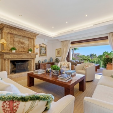 Andalusian-style villa with panoramic sea views in Las Lomas del Marbella Club, Marbella Picture 6