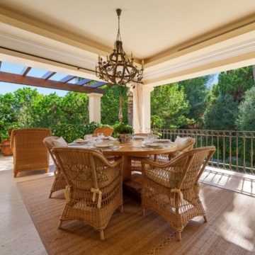 Andalusian-style villa with panoramic sea views in Las Lomas del Marbella Club, Marbella Picture 3