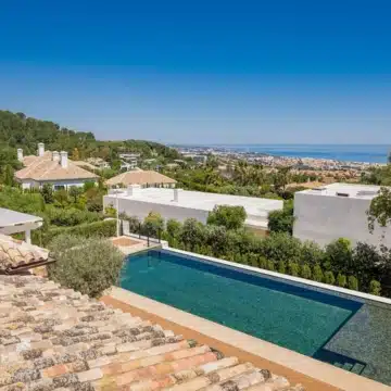 Exceptional villa nestled in one of Marbella’s most prestigious location of Cascada de Camoján Picture 22