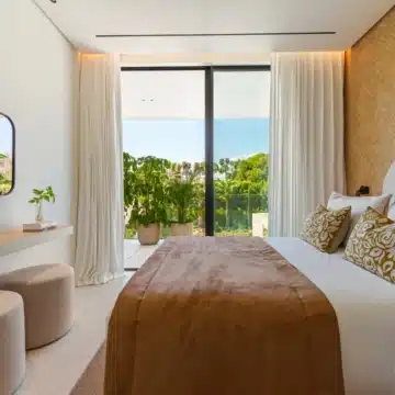 Magnificent 5-bedroom villa in the prestigious Lomas de Marbella Club, Marbella Golden Mile Picture 19