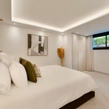 Refurbished 4-bedroom luxury villa with sea views in Rocio de Nagüeles, Marbella Golden Mile Picture 21