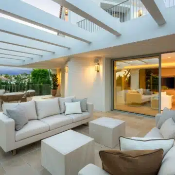 Brand new villa with modern design and classic Andalusian charm in Rocío de Nagüeles, Marbella Picture 15