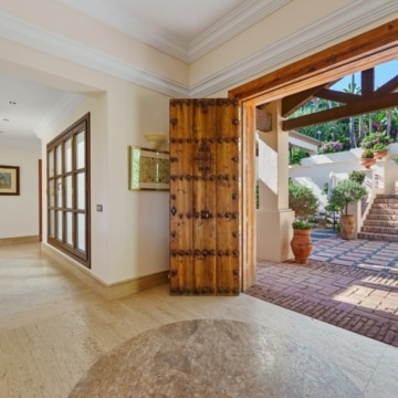 Andalusian-style villa with panoramic sea views in Las Lomas del Marbella Club, Marbella Picture 23