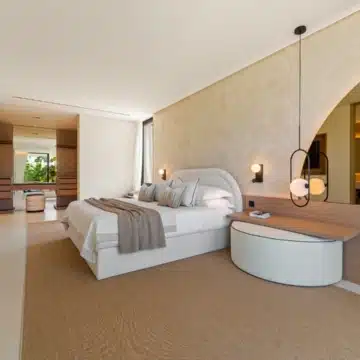 Magnificent 5-bedroom villa in the prestigious Lomas de Marbella Club, Marbella Golden Mile Picture 21