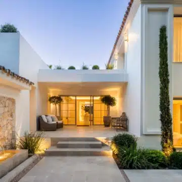 Brand new villa with modern design and classic Andalusian charm in Rocío de Nagüeles, Marbella Picture 25