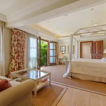 Andalusian-style villa with panoramic sea views in Las Lomas del Marbella Club, Marbella Picture 14