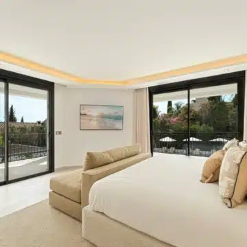 Refurbished 4-bedroom luxury villa with sea views in Rocio de Nagüeles, Marbella Golden Mile Picture 12
