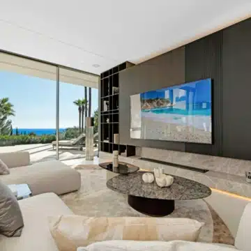 Marvellous 6-bedroom villa in the privileged gated community of Cascada de Camoján, Marbella Golden Mile Picture 3