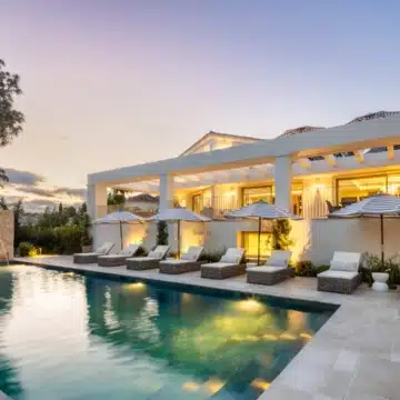 Brand new villa with modern design and classic Andalusian charm in Rocío de Nagüeles, Marbella Picture 4