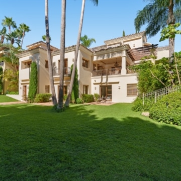 Andalusian-style villa with panoramic sea views in Las Lomas del Marbella Club, Marbella Picture 27
