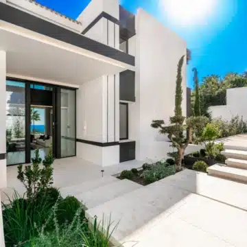 Marvellous 6-bedroom villa in the privileged gated community of Cascada de Camoján, Marbella Golden Mile Picture 13