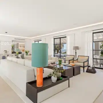 Exceptional villa nestled in one of Marbella’s most prestigious location of Cascada de Camoján Picture 3