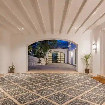 Exceptional villa nestled in one of Marbella’s most prestigious location of Cascada de Camoján Picture 29