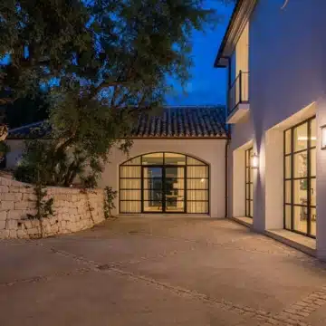 Exceptional villa nestled in one of Marbella’s most prestigious location of Cascada de Camoján Picture 31