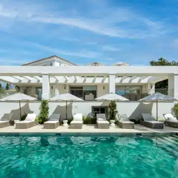 Brand new villa with modern design and classic Andalusian charm in Rocío de Nagüeles, Marbella Picture 29