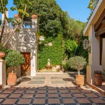 Andalusian-style villa with panoramic sea views in Las Lomas del Marbella Club, Marbella Picture 5