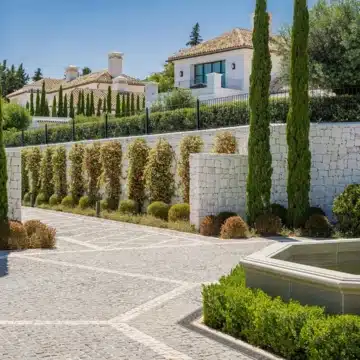 Exceptional villa nestled in one of Marbella’s most prestigious location of Cascada de Camoján Picture 10