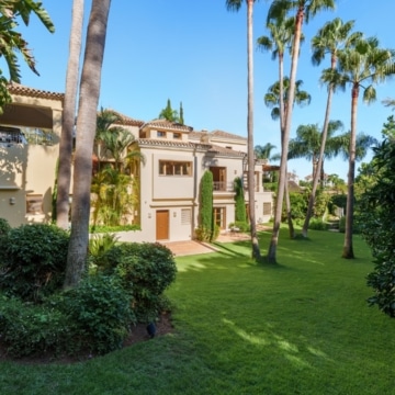 Andalusian-style villa with panoramic sea views in Las Lomas del Marbella Club, Marbella Picture 33
