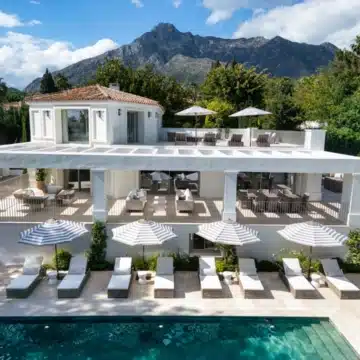 Brand new villa with modern design and classic Andalusian charm in Rocío de Nagüeles, Marbella Picture 7