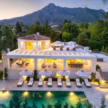 Brand new villa with modern design and classic Andalusian charm in Rocío de Nagüeles, Marbella Picture 32