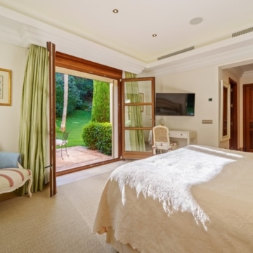 Andalusian-style villa with panoramic sea views in Las Lomas del Marbella Club, Marbella Picture 40