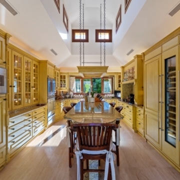 Andalusian-style villa with panoramic sea views in Las Lomas del Marbella Club, Marbella Picture 9