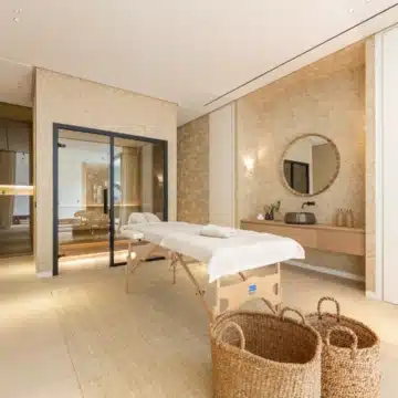 Magnificent 5-bedroom villa in the prestigious Lomas de Marbella Club, Marbella Golden Mile Picture 1