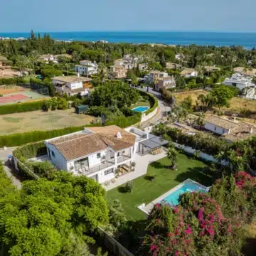 Refurbished 4-bedroom luxury villa with sea views in Rocio de Nagüeles, Marbella Golden Mile Picture 2