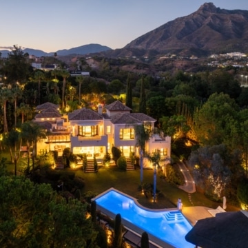 Andalusian-style villa with panoramic sea views in Las Lomas del Marbella Club, Marbella Picture 2