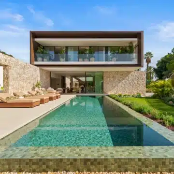 Magnificent 5-bedroom villa in the prestigious Lomas de Marbella Club, Marbella Golden Mile Picture 2