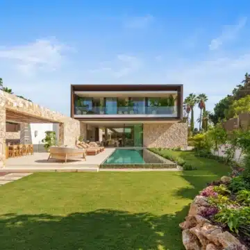 Magnificent 5-bedroom villa in the prestigious Lomas de Marbella Club, Marbella Golden Mile Picture 42