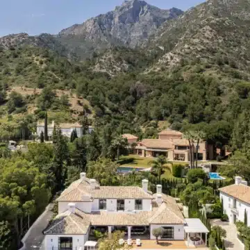 Exceptional villa nestled in one of Marbella’s most prestigious location of Cascada de Camoján Picture 55