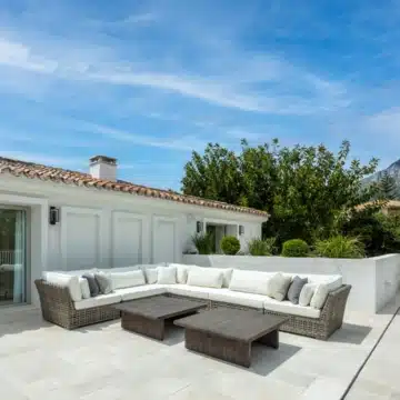 Brand new villa with modern design and classic Andalusian charm in Rocío de Nagüeles, Marbella Picture 18