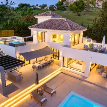 Striking modern villa with stunning sea views in the heart of Nueva Andalucía, Marbella Picture 22