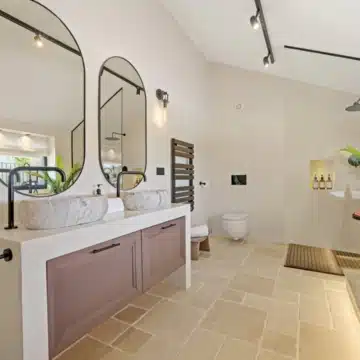 Extraordinary villa with panoramic sea views in the heart of Nueva Andalucía, Marbella Picture 18