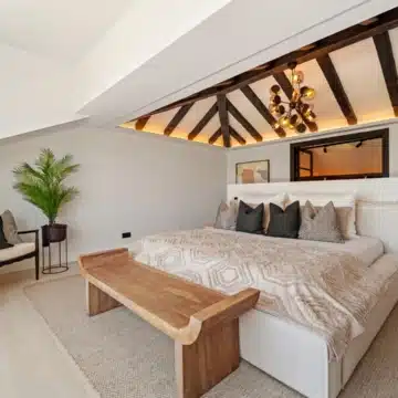 Extraordinary villa with panoramic sea views in the heart of Nueva Andalucía, Marbella Picture 5