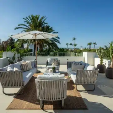 Striking modern villa with stunning sea views in the heart of Nueva Andalucía, Marbella Picture 6