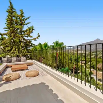 Extraordinary villa with panoramic sea views in the heart of Nueva Andalucía, Marbella Picture 20