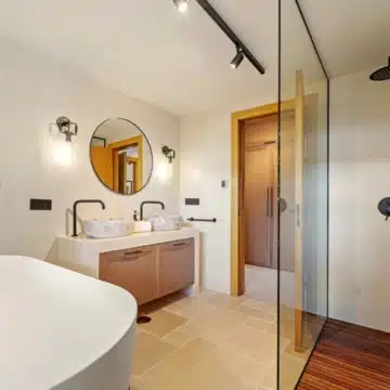 Extraordinary villa with panoramic sea views in the heart of Nueva Andalucía, Marbella Picture 22