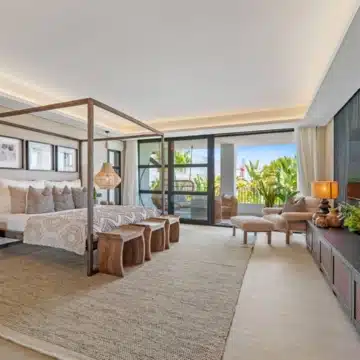 Extraordinary villa with panoramic sea views in the heart of Nueva Andalucía, Marbella Picture 1